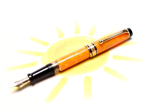 Beautiful Vintage Aurora SOLE Optima Limited Edition Yellow/Amber Orange Marble 14K Gold M Medium Nib Piston Fountain Pen