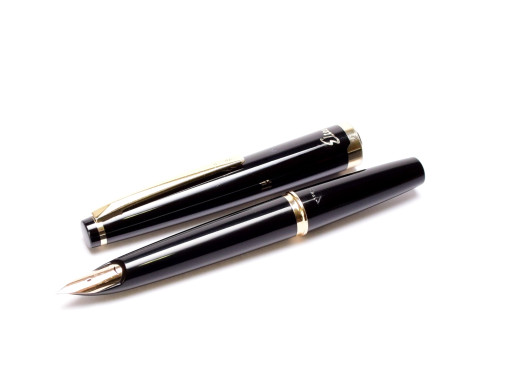 EXTRA FINE Nib Pilot Elite Black & Gold Fountain Pen Mint NOS 