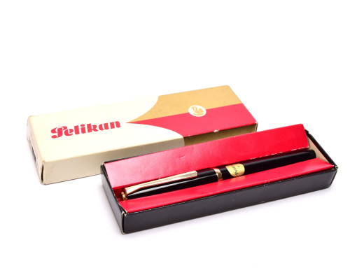 NEW NOS 1960 Pelikan MK30 30 M30 Type 1 Rolled Gold & Black Resin 14K F Fine Flexible Nib Piston Fountain Pen in Box