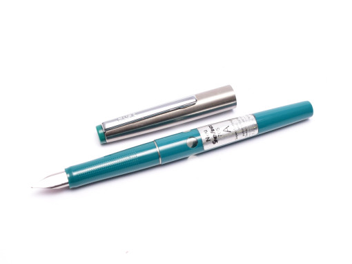 Vintage Geha 705 Turquoise Green & Silver Stainless Steel A NIb Cartridge Fountain Pen Vintage Geha 705 Turquoise Green & Silver Stainless Steel A NIb Cartridge Fountain Pen
