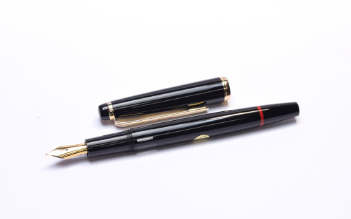 NOS 1980s West W. Germany Mint Rotring Renaissance 2nd Series Black Resin Piston Fountain w/ M Medium GP Nib