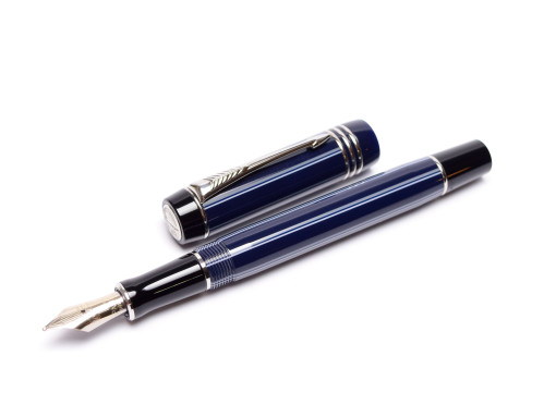 Rare 2004 UK PARKER Duofold International Special Edition Pinstripe Dark Navy Oxford Blue PT 18K Gold M Medium Nib Fountain Pen  w/ Piston Converter Rare 2004 UK PARKER Duofold International Special Edition Pinstripe Dark Navy Oxford Blue PT 18K Gold M Medium Nib Fountain Pen  w/ Piston Converter