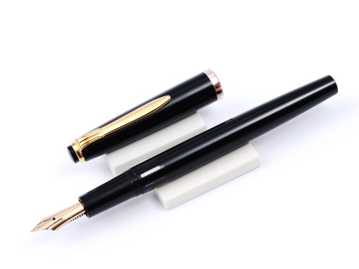 1960s Reform Germany 4328 Round Black & Gold 14K Gold Super Flex EF to 3B Nib Fountain Pen