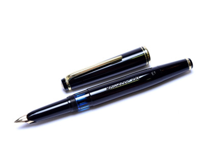 Vintage 1960s KAWECO V61 EF Masterpiece Black Resin 14K Fully Flexible EF Nib Fountain Pen