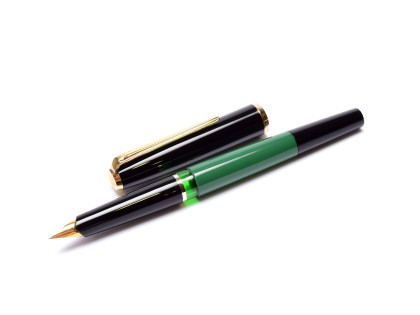 Rare Vintage Mint 1970s Pelikan 120 Type III Series 3 Black & Green Resin EF Nib Piston Fountain Pen - Germany