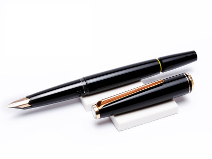 Vintage Mint 1970s MONTBLANC Classic No. 221 Black Resin 14K Gold EF Nib Piston Fountain Pen