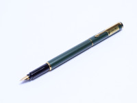 NOS 1992 Parker "88" RIALTO Matte Dark Olive Green Gold F Nib Converter/Cartridge Fountain Pen Made in UK
