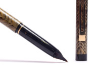 Sheaffer Targa 676s Slim 585 14K Gold M Medium Nib Guilloche Pattern Fountain Pen in Box
