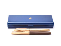 1970s Waterman France (C/F) CONCORD Brushed "Plaque OR G" Brushed Gold Plated & Brown 18K Gold Nib Fountain & Ballpoint Pen Set In Box