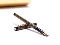 Sheaffer Targa 676s Slim 585 14K Gold M Medium Nib Guilloche Pattern Fountain Pen in Box