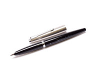 1960s PARKER 45 Standard Black & Stainless Steel Cap F Fine Nib Fountain Pen Made in England