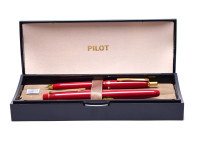 Pilot 78G Red Maroon & Gold Plated M Medium Nib Fountain Pen & 0,4MM Leads Mechanical Pencil Set in Box