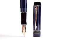 Rare 2004 UK PARKER Duofold International Special Edition Pinstripe Dark Navy Oxford Blue PT 18K Gold M Medium Nib Fountain Pen  w/ Piston Converter