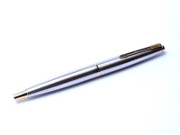 1960s First Generation PARKER 45 Flighter Made in England Brushed Steel & Gold F Fine 14K Gold Nib Fountain Pen 