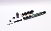 Early version 1998-2003 Vintage Pelikan M200 Black & Green Marble M Medium Nib Piston Fountain Pen