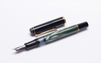 Early version 1998-2003 Vintage Pelikan M200 Black & Green Marble M Medium Nib Piston Fountain Pen