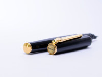 Vintage Made in West Germany Large DIPLOMAT Gold & Black Lacquer Finish Flexible Steel F Nib Fountain Pen