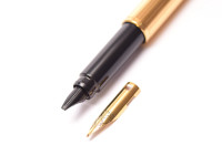 Vintage Parker Rialto M Medium size Nib Gold Plated Cartridges/Converter Fountain Pen 