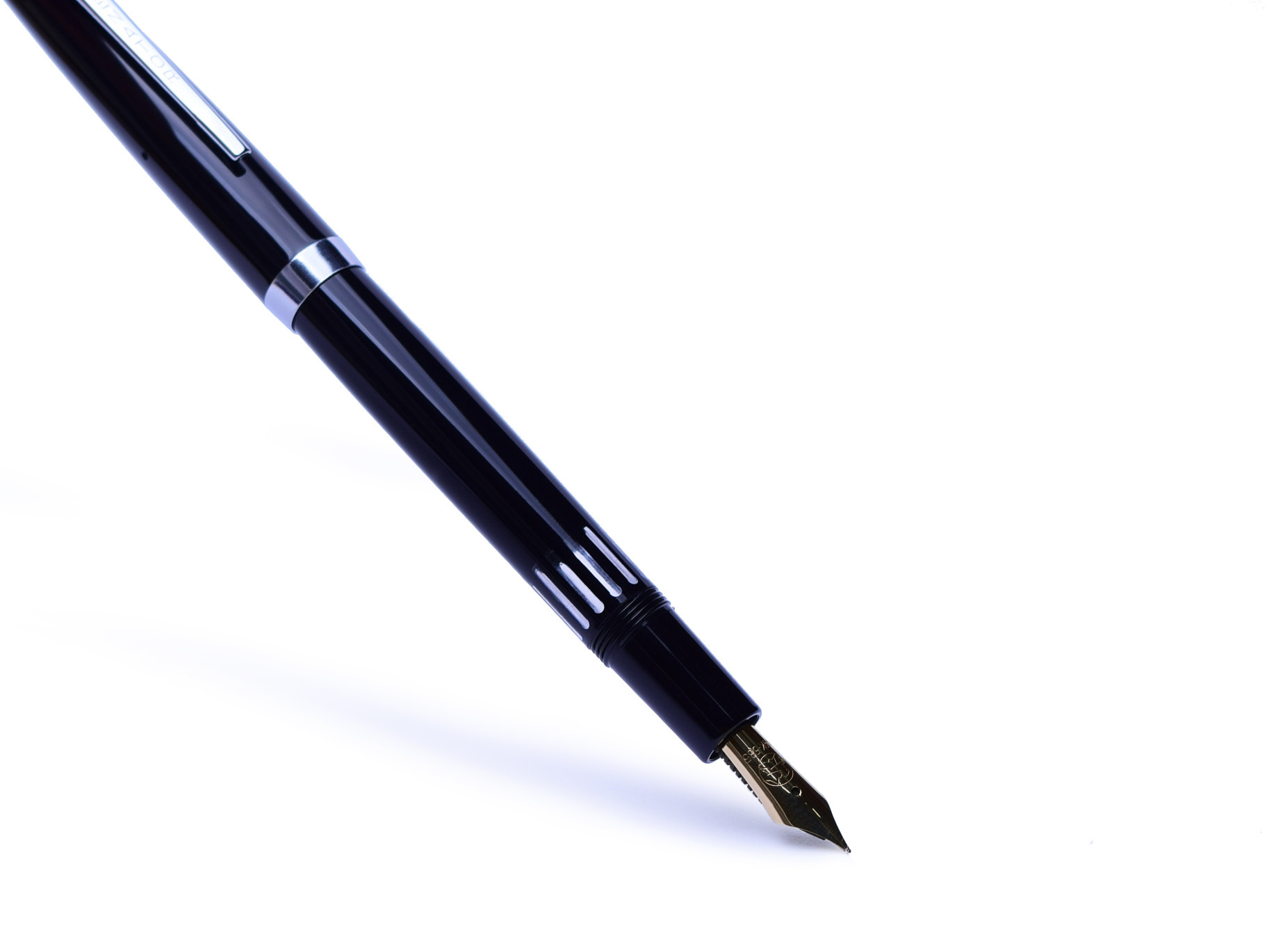 Stunning 1960’s Senator 140 Black Resin Super Flexible 14K EF