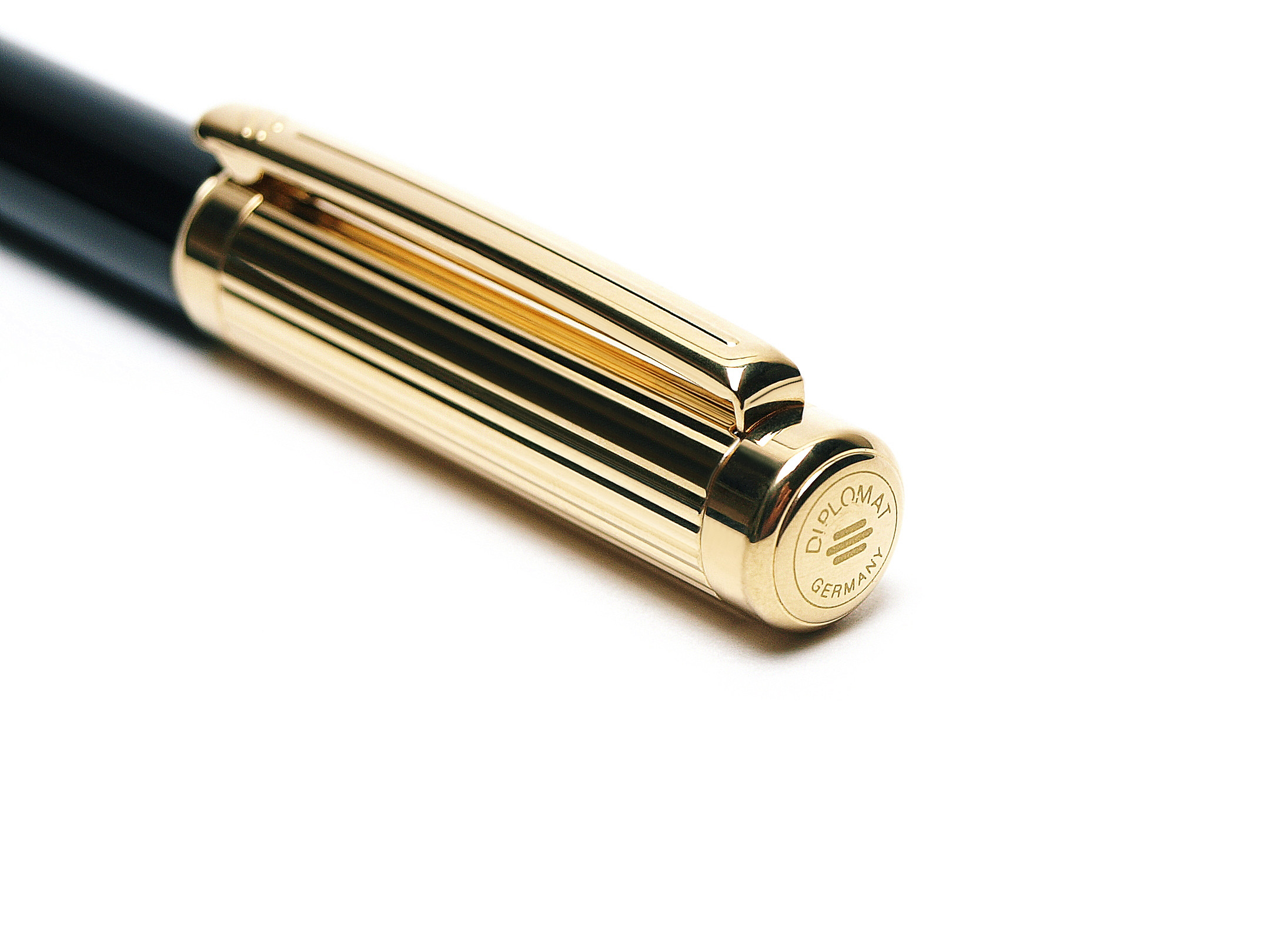 Oversize DIPLOMAT Germany 18K SemiFlexible M Nib Black Lacquer