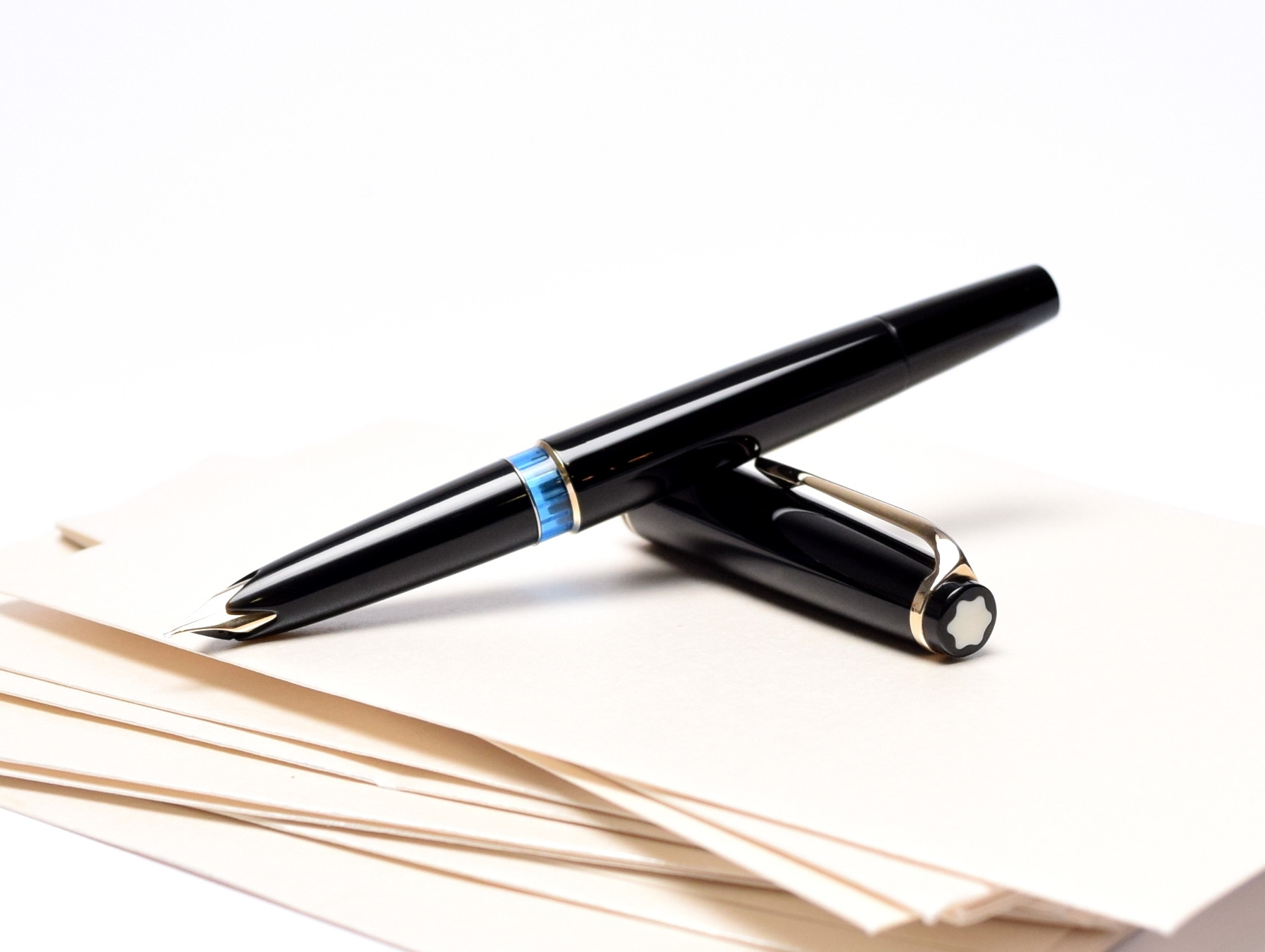 MONTBLANC 万年筆 NO.227 585 EF NOS 1960s MONTBLANC No. 24 & 28 14K 585 Gold Flexible EF