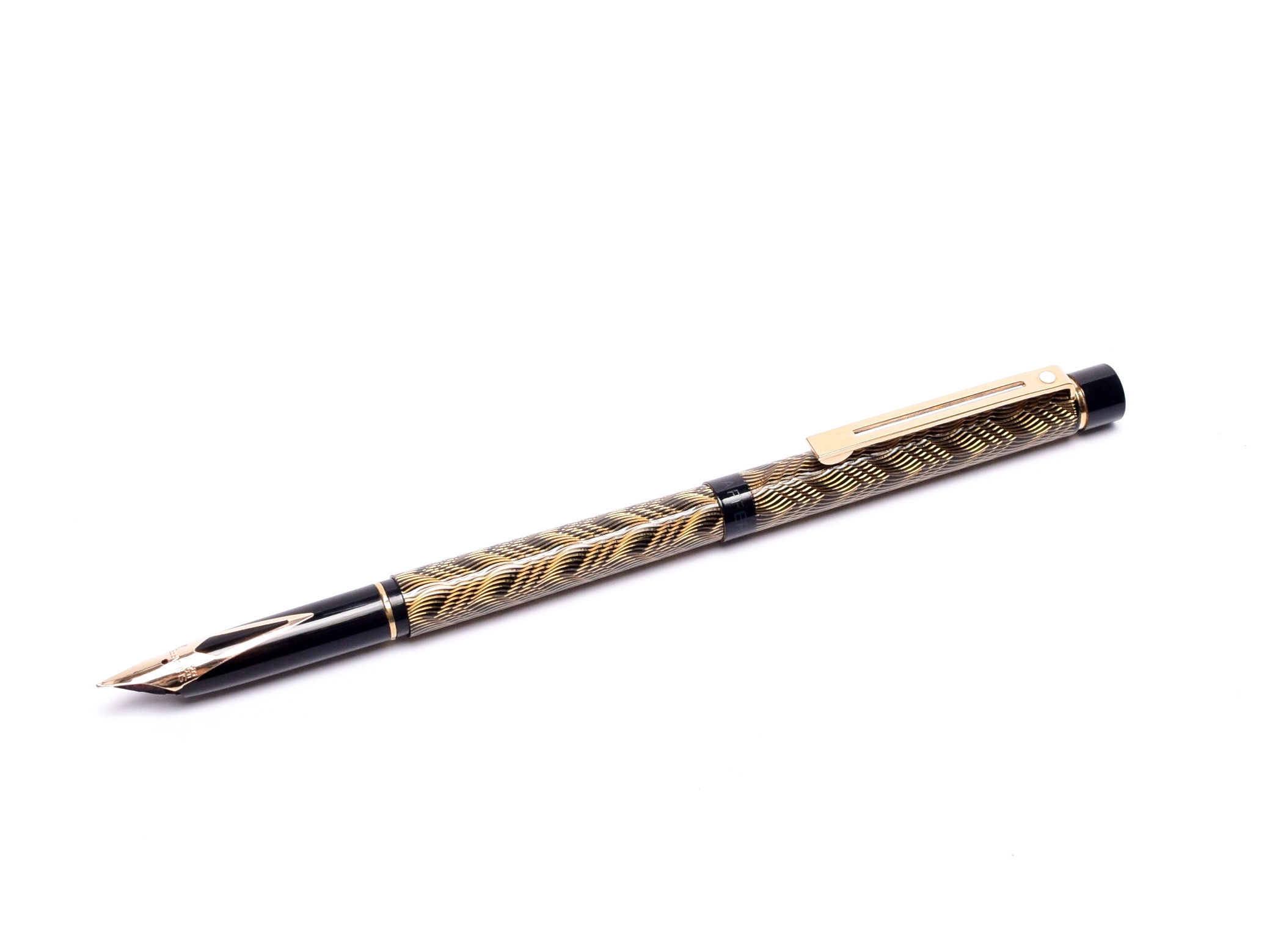 Sheaffer Targa 676s Slim 585 14K Gold M Medium Nib Guilloche