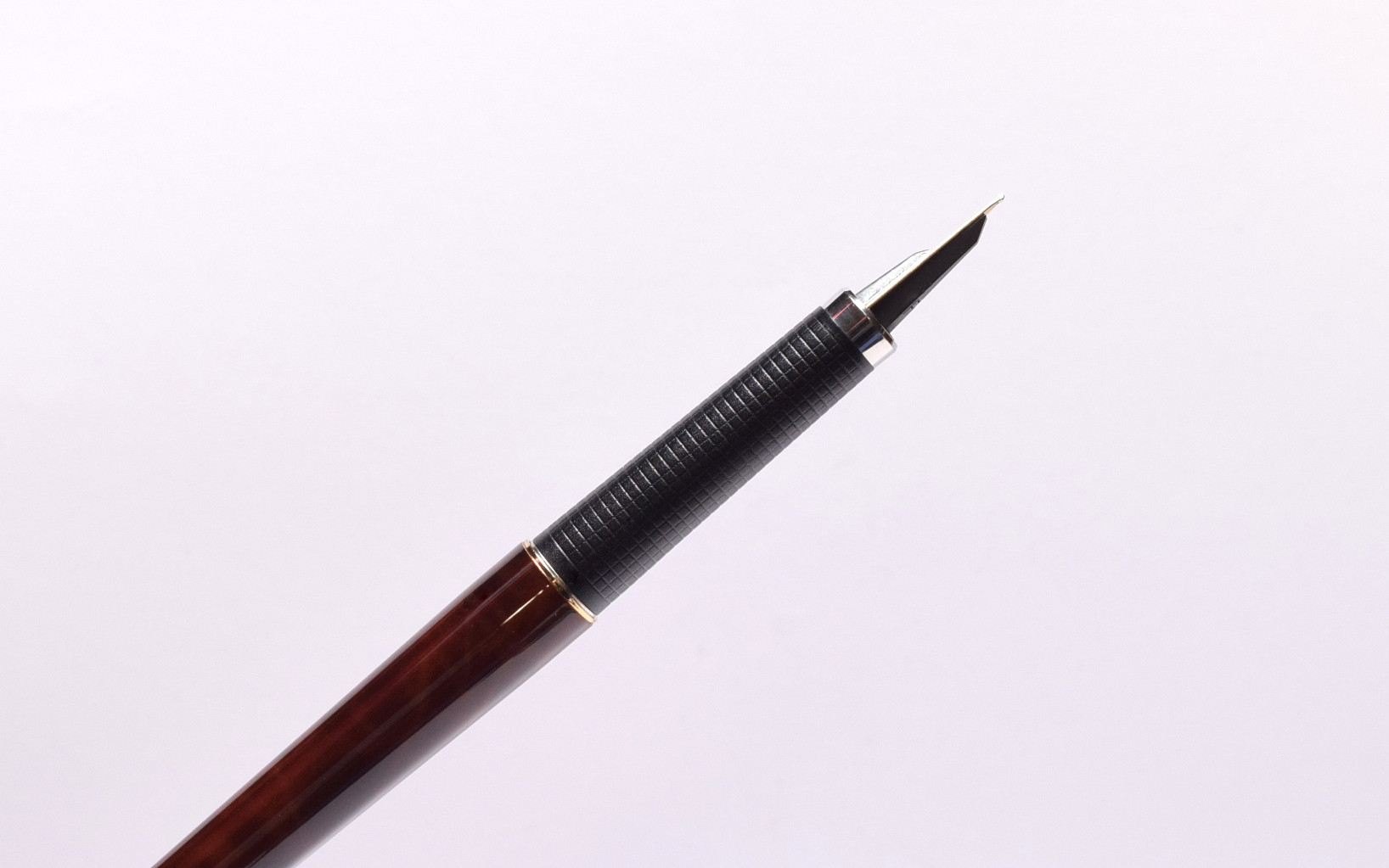 Rare 1st Series - 1980s Parker 180 Lacquer Woodgrain 14K Fine Nib