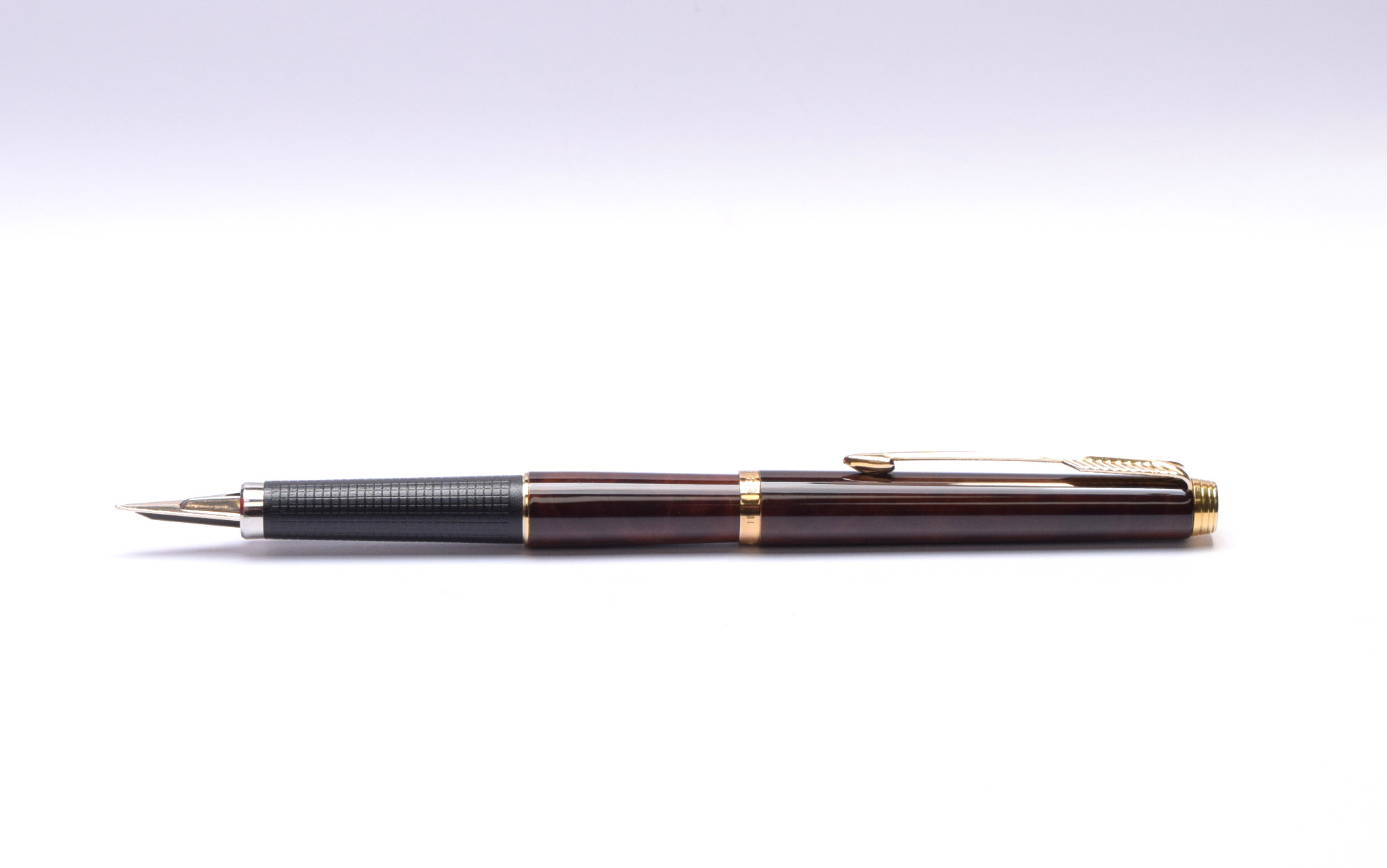 Rare 1st Series - 1980s Parker 180 Lacquer Woodgrain 14K Fine Nib