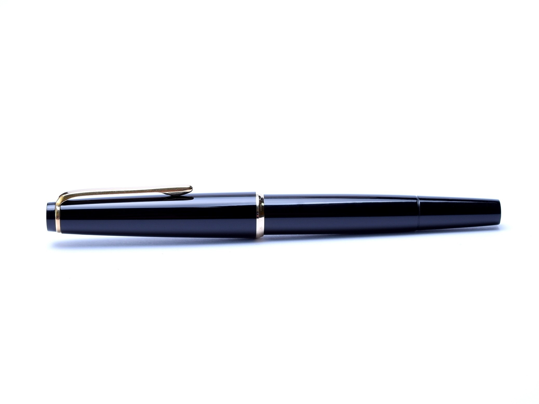 Mint 1960s MONTBLANC No. #32 Black Resin F Fine 14K 585 Semi