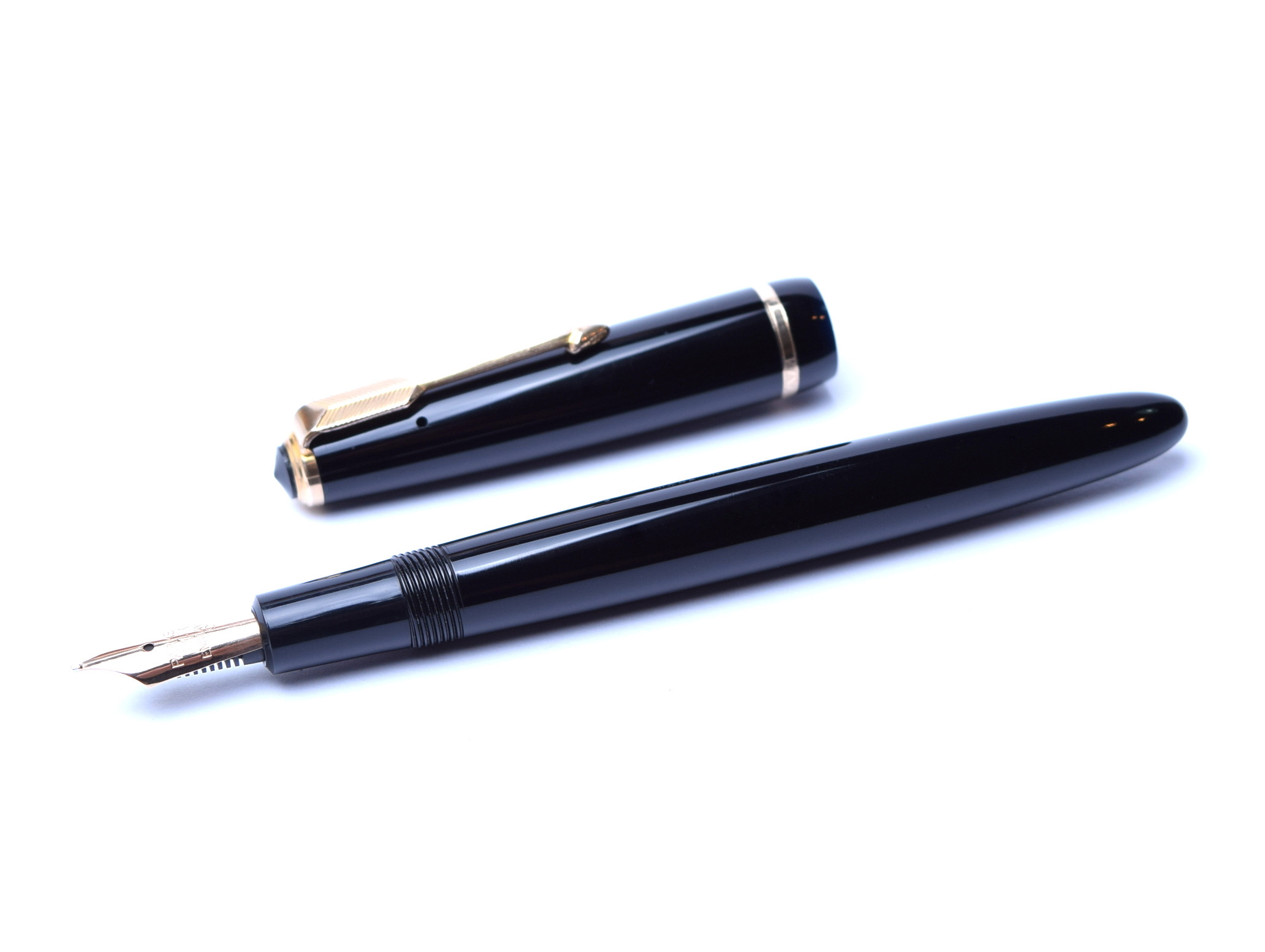 1950's PARKER DUOFOLD Junior England 14K Semi-flex Nib Black