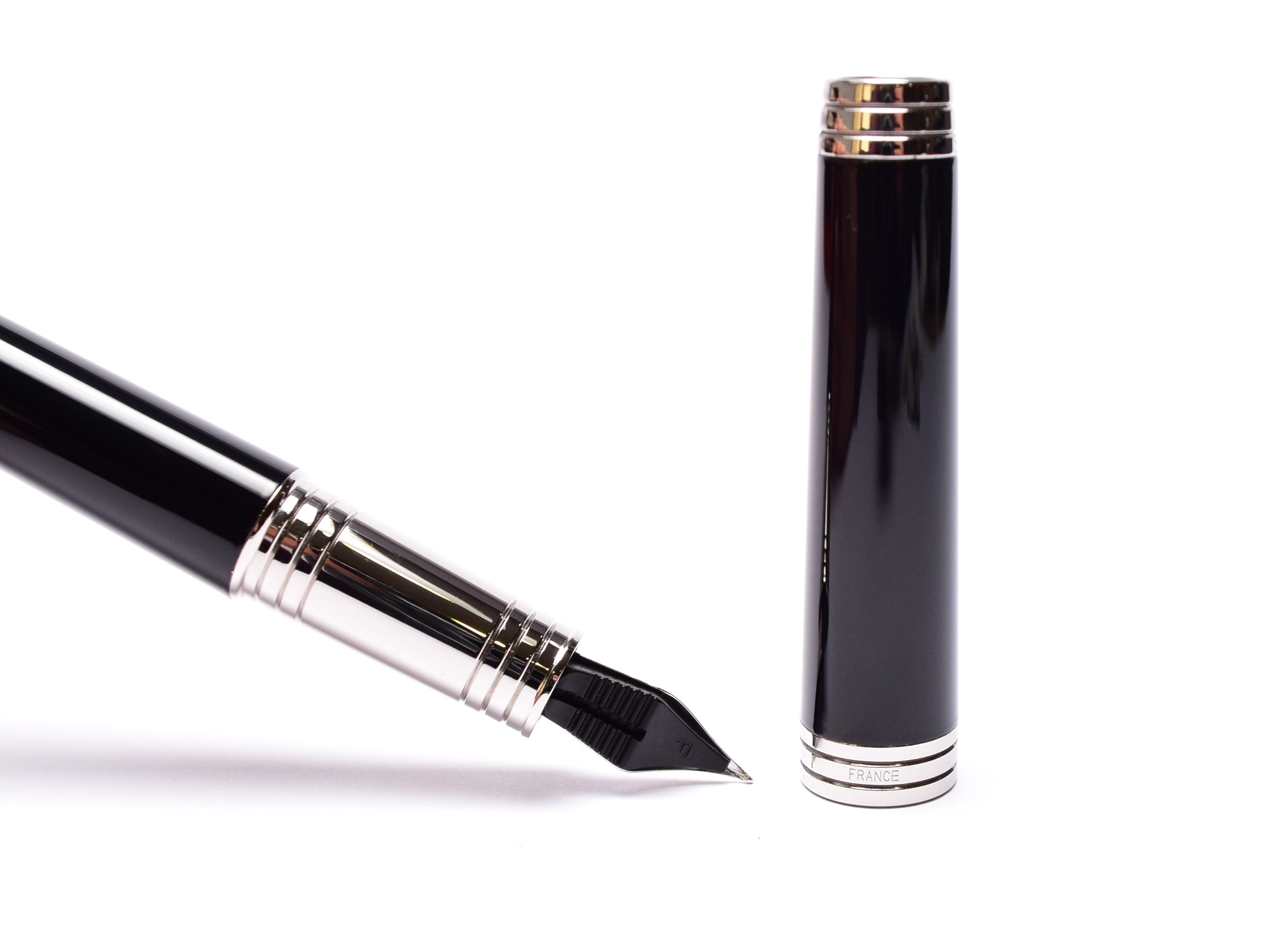 NOS Parker Premier Black Lacquer & Chrome Trim F Fine 18K 750 Gold