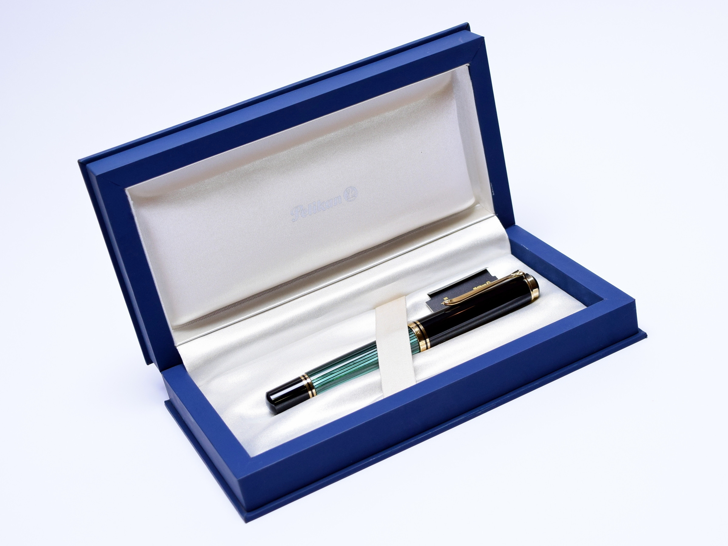 Massive & Oversize PELIKAN M1000 Souveran Flexible F Fine 18C 750