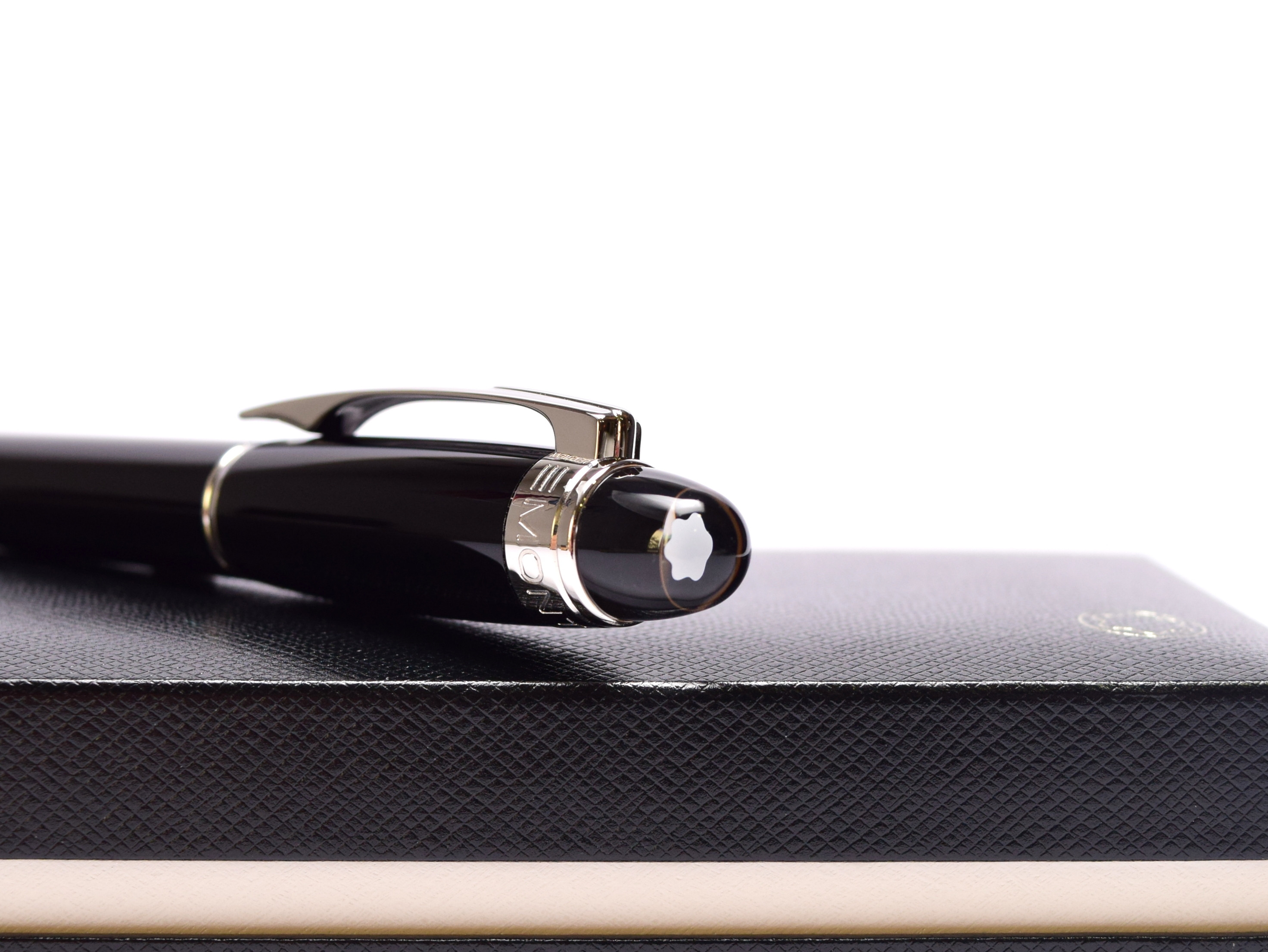 Classic Montblanc STARWALKER Precious Midnight Black Resin & Platinum