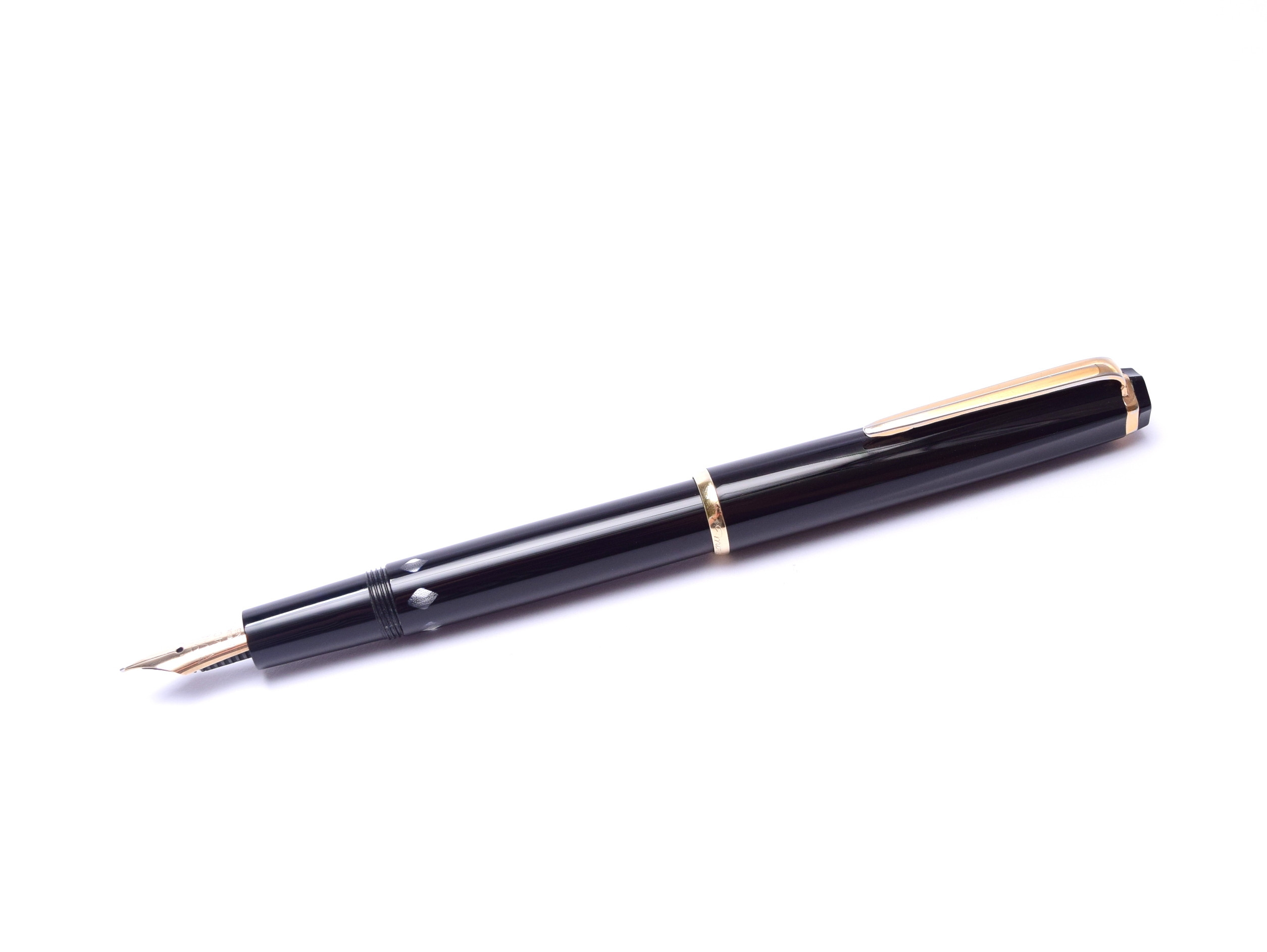 筆記具 MONTBLANC monterosa Fountain Pen Review: Montblanc Monte Rosa 042 - YouTube