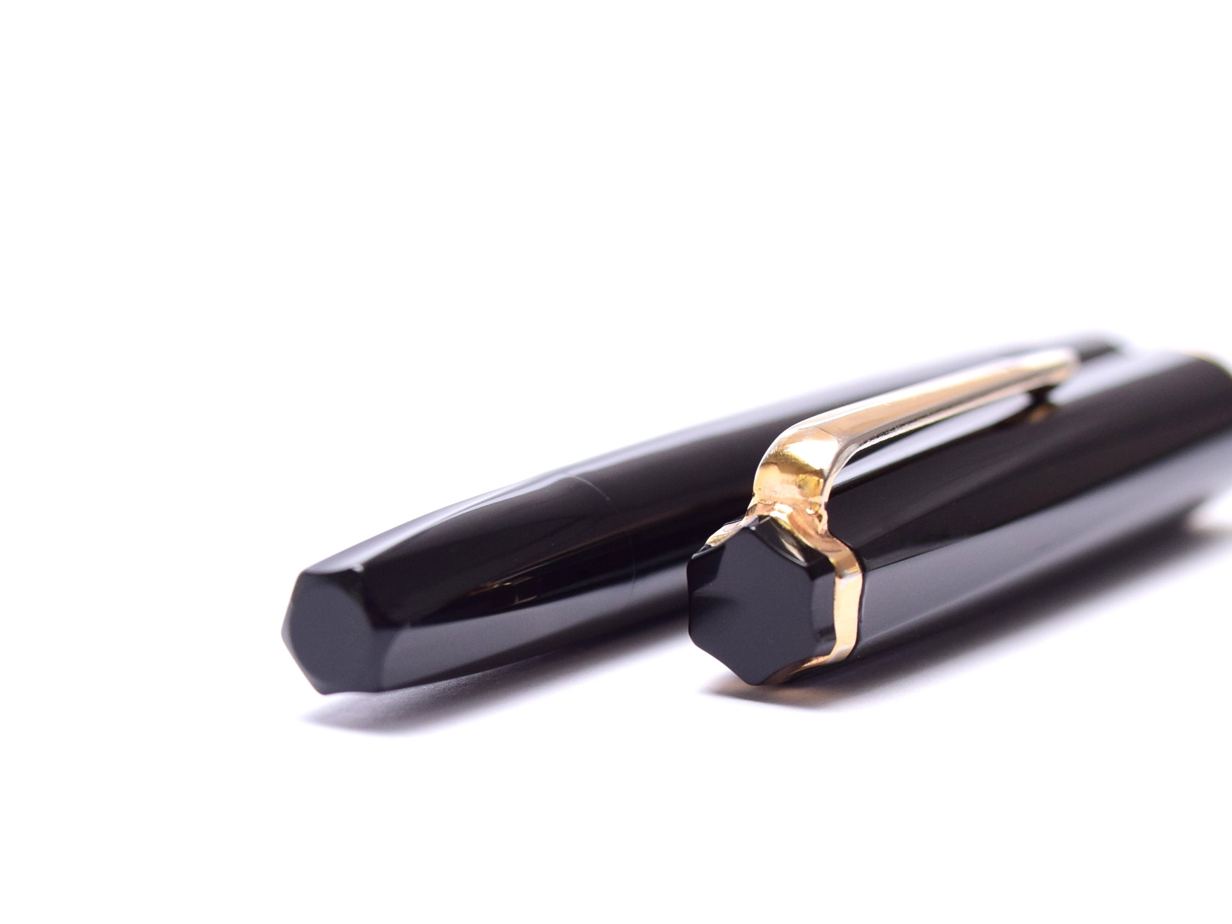 筆記具 MONTBLANC monterosa Fountain Pen Review: Montblanc Monte Rosa 042 - YouTube