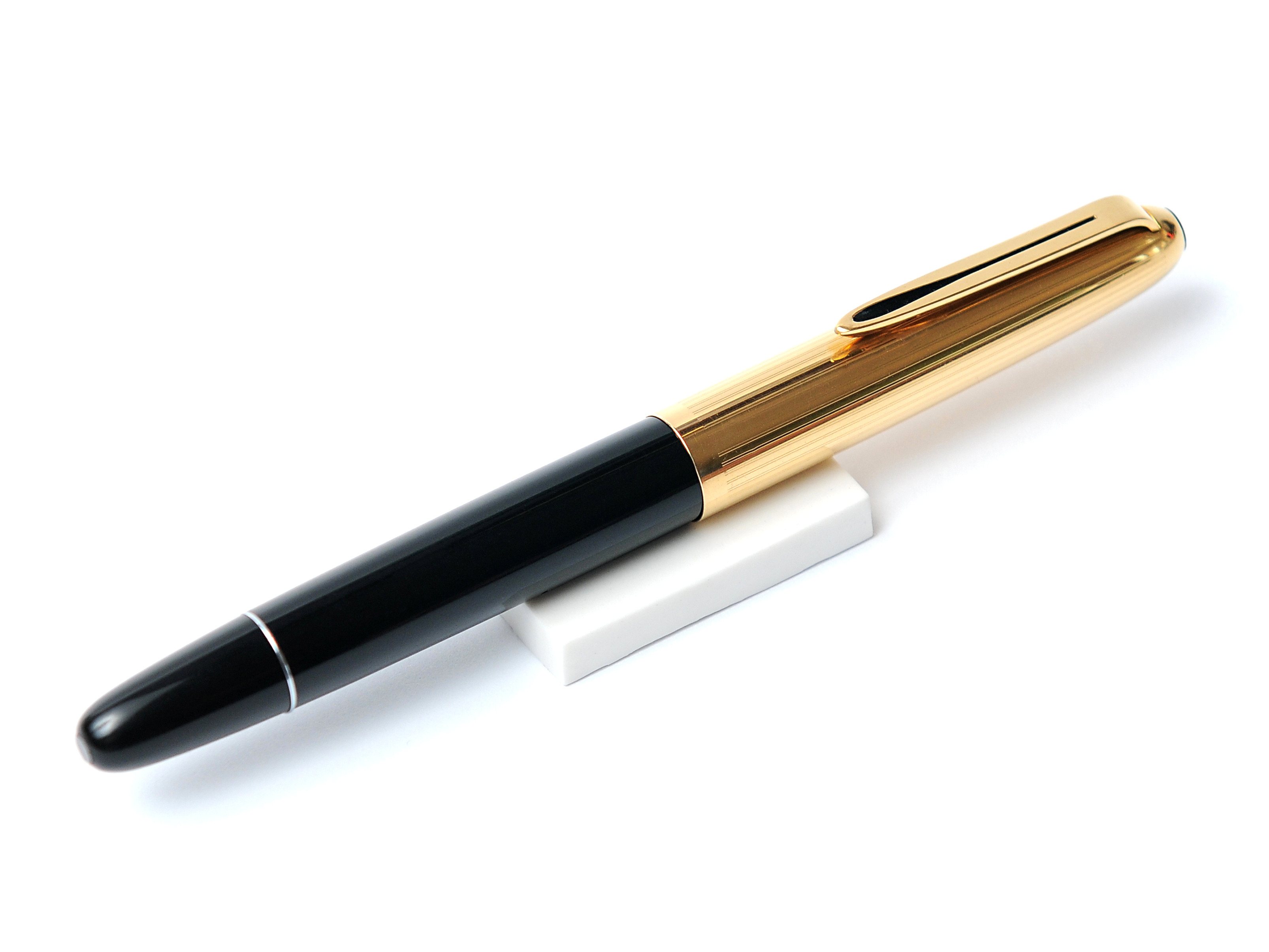 Stunning Original 1950's AURORA 88K ITALY 14K Gold EF Nib Gold