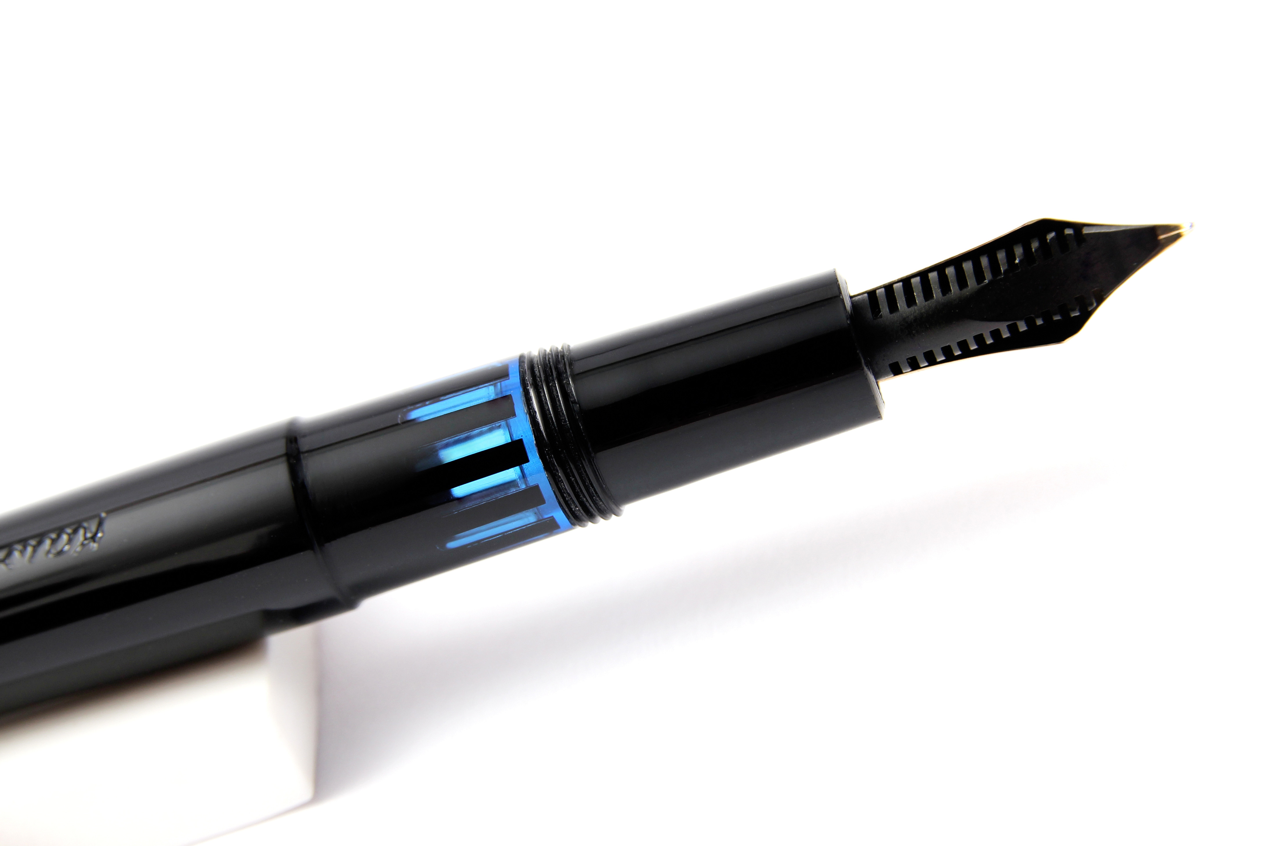 1960's KAWECO 37G/37 Oversize Black Resin Masterpiece 14K Gold Nib EF